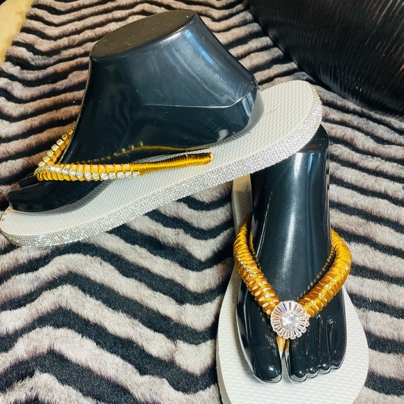 Custom NWT Rhinestone Gold & White Flip Flops - Picture 3 of 5